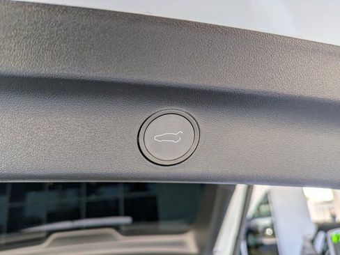 Used 2022 Tesla Model Y Performance image 18