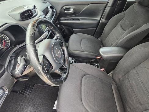 Used 2017 Jeep Renegade Altitude image 9