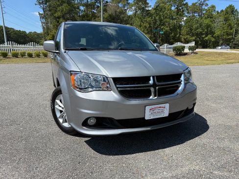 Used 2018 Dodge Grand Caravan SXT image 34