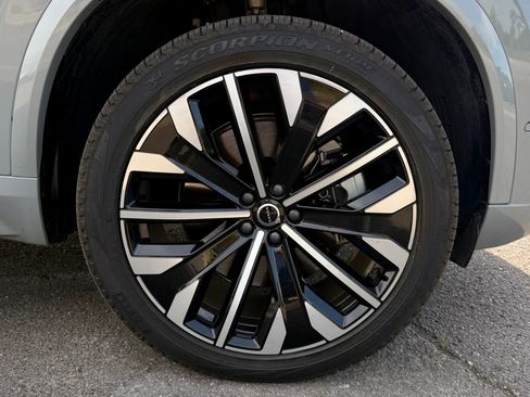 Used 2025 Volvo XC90 T8 Plus w/ Protection Package Premier AWD/4WD image 9