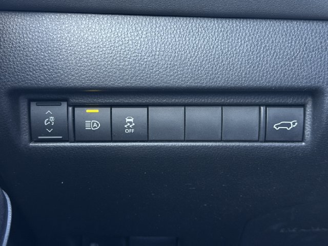 Used 2023 Toyota Venza LE AWD/4WD image 20
