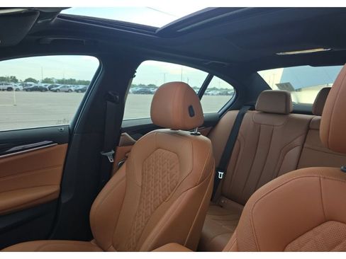 Used 2023 BMW 530e RWD image 3