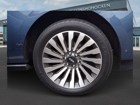 Used 2018 Lincoln Navigator Reserve w/ Technology Package AWD/4WD image 3