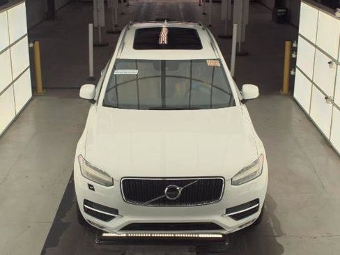 Used 2018 Volvo XC90 T6 Momentum w/ Convenience Package image 2