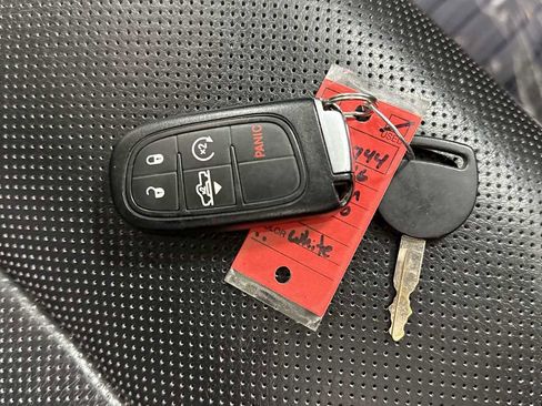 Used 2016 RAM 1500 Laramie w/ Convenience Group image 32