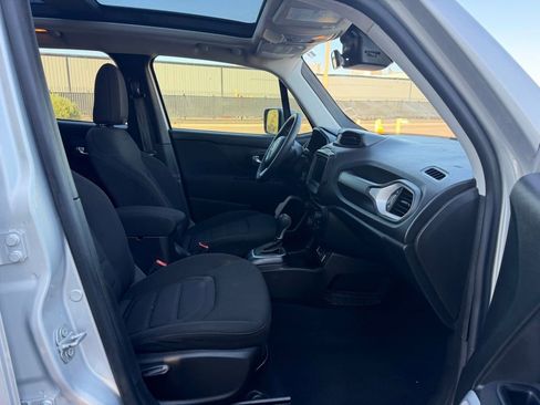 Used 2021 Jeep Renegade Latitude w/ Sun & Sound Group image 17