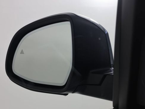 Used 2023 BMW X7 xDrive40i w/ Executive Package image 19