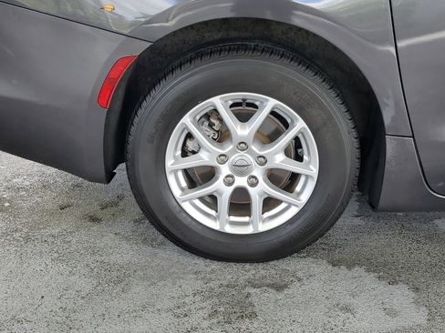 Certified 2022 Chrysler Voyager LX FWD image 6