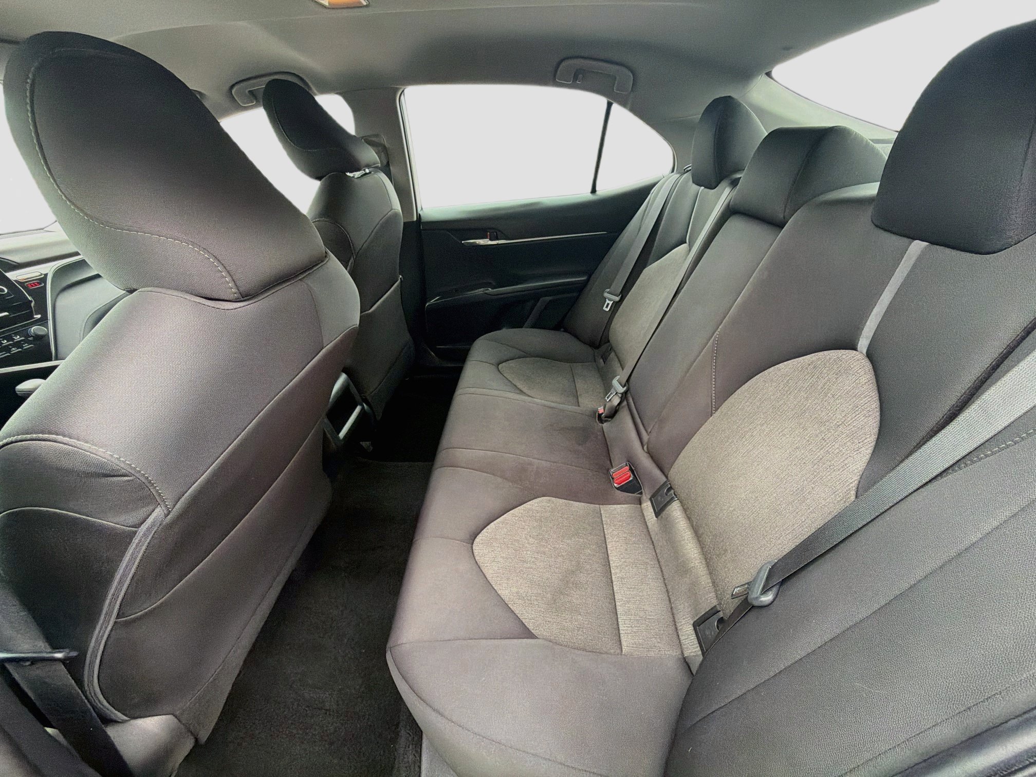 Used 2021 Toyota Camry LE FWD image 27