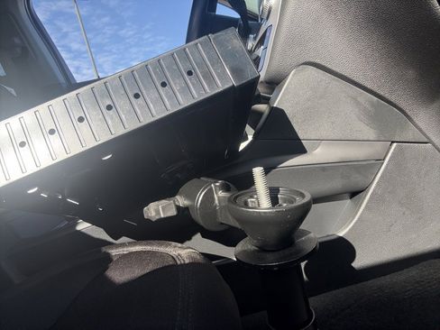 Used 2023 Ford Explorer XLT image 39