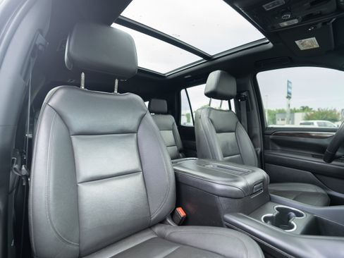 Used 2022 Chevrolet Tahoe LT w/ Luxury Package AWD/4WD image 12