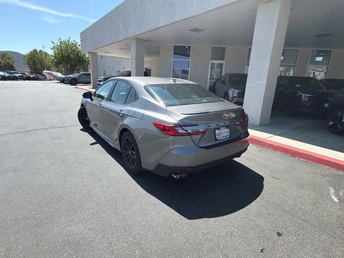 Used 2025 Toyota Camry SE FWD image 5