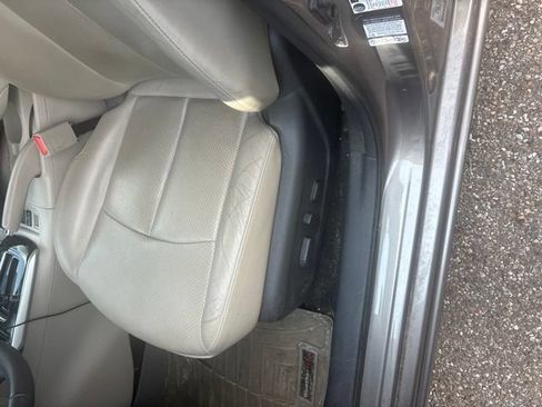 Used 2016 Nissan Sentra SL w/ Technology Package FWD image 5