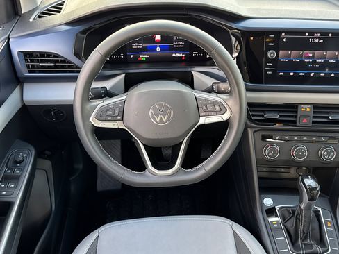 Used 2022 Volkswagen Taos SE image 14