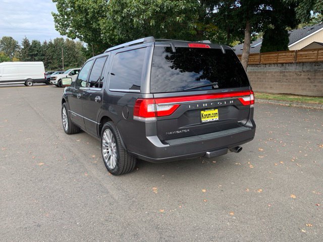 Used 2015 Lincoln Navigator 4WD image 3