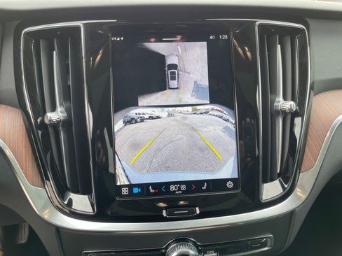 Used 2025 Volvo V60 B5 Cross Country Plus image 17