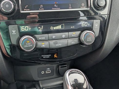 Used 2022 Nissan Rogue Sport SV w/ Technology Package image 26