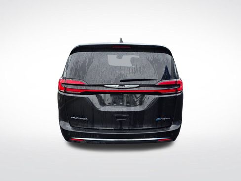Used 2023 Chrysler Pacifica Touring-L FWD image 6