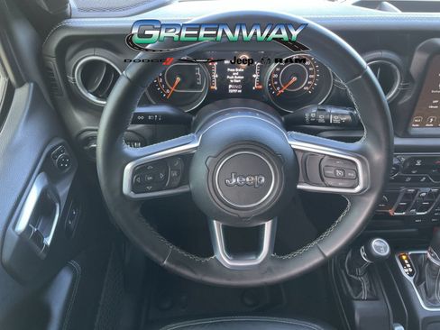 Used 2018 Jeep Wrangler Unlimited Sahara AWD/4WD image 14