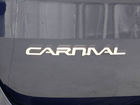 Used 2024 Kia Carnival LX image 30