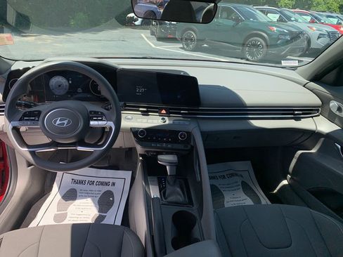 Used 2024 Hyundai Elantra SEL FWD image 12