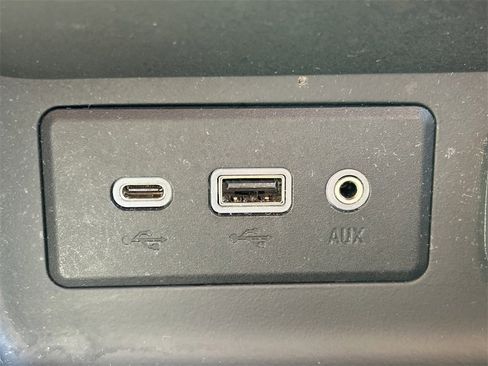 Used 2024 GMC Terrain SLE image 27