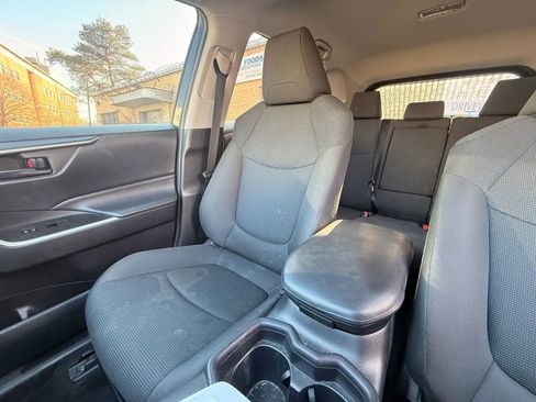 Used 2021 Toyota RAV4 LE image 13