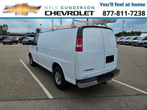 Used 2017 Chevrolet Express 3500 image 4