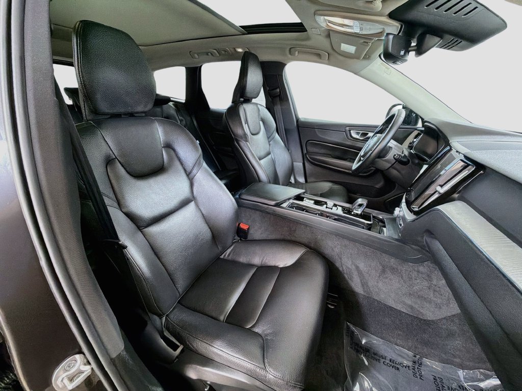 Used 2025 Volvo XC60 B5 Plus AWD/4WD image 30