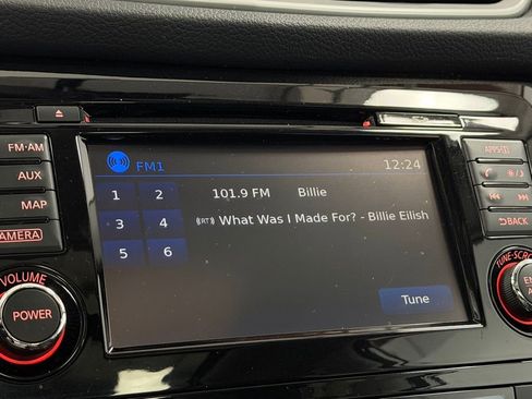 Used 2016 Nissan Rogue SV w/ SV Premium Package image 19