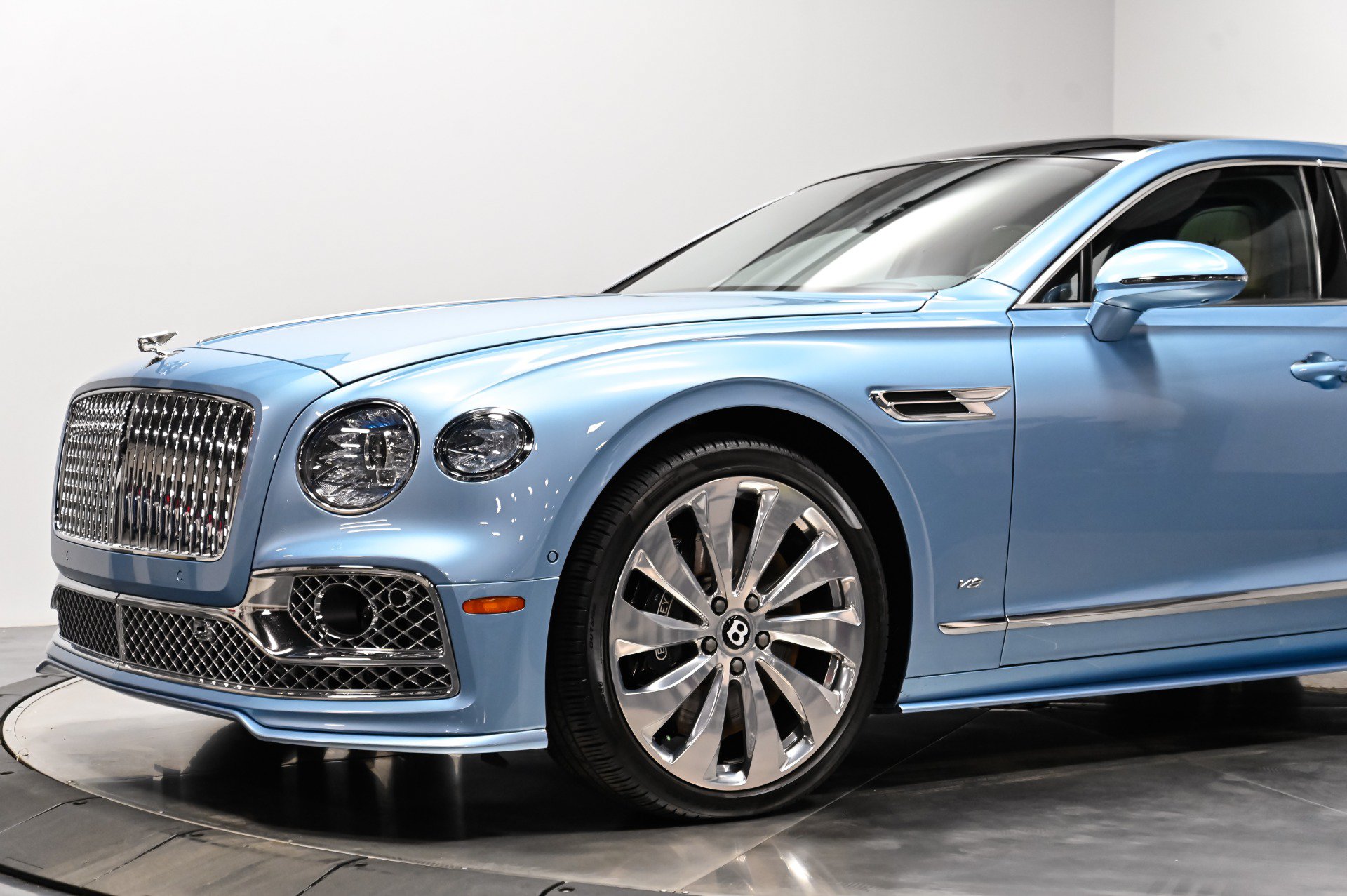 Used 2022 Bentley Flying Spur V8 AWD/4WD image 5