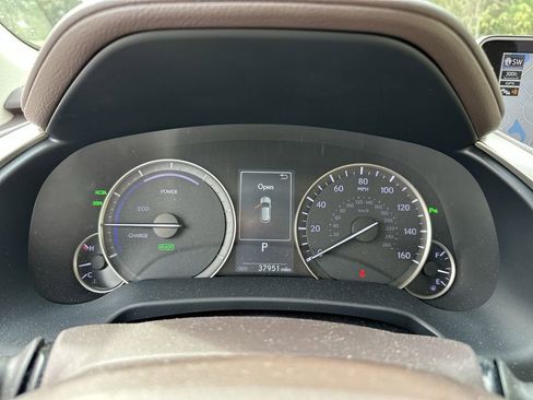 Used 2018 Lexus RX 450h AWD image 19