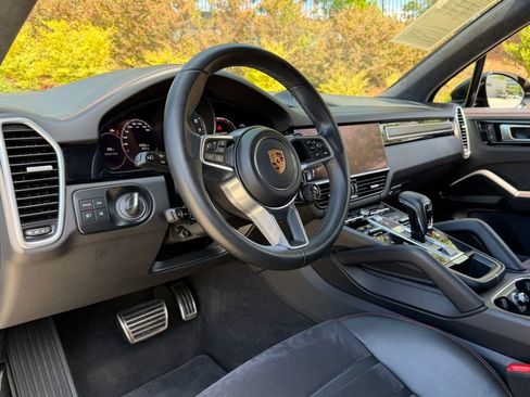 Used 2023 Porsche Cayenne GTS w/ Assistance Package AWD/4WD image 16