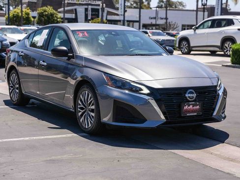 Used 2024 Nissan Altima 2.5 SV FWD image 3