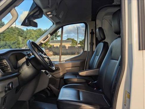 Used 2022 Ford E-Transit 148 High Roof Extended image 14