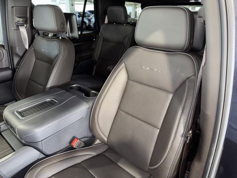 Used 2024 GMC Yukon Denali w/ Advanced Technology Package image 37