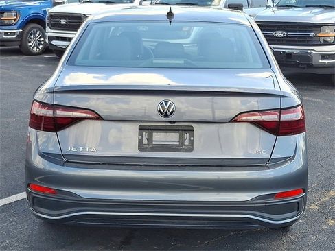 Used 2024 Volkswagen Jetta SE image 5