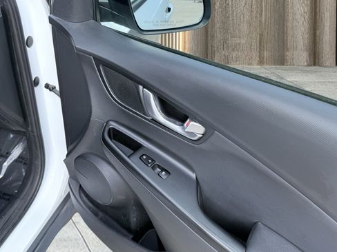 Used 2022 Hyundai Kona Limited FWD image 46