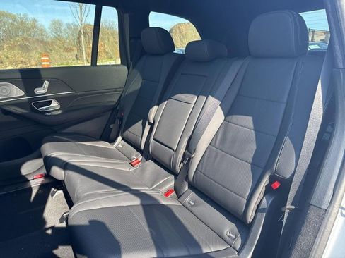 Used 2025 Mercedes-Benz GLS 450 4MATIC image 11
