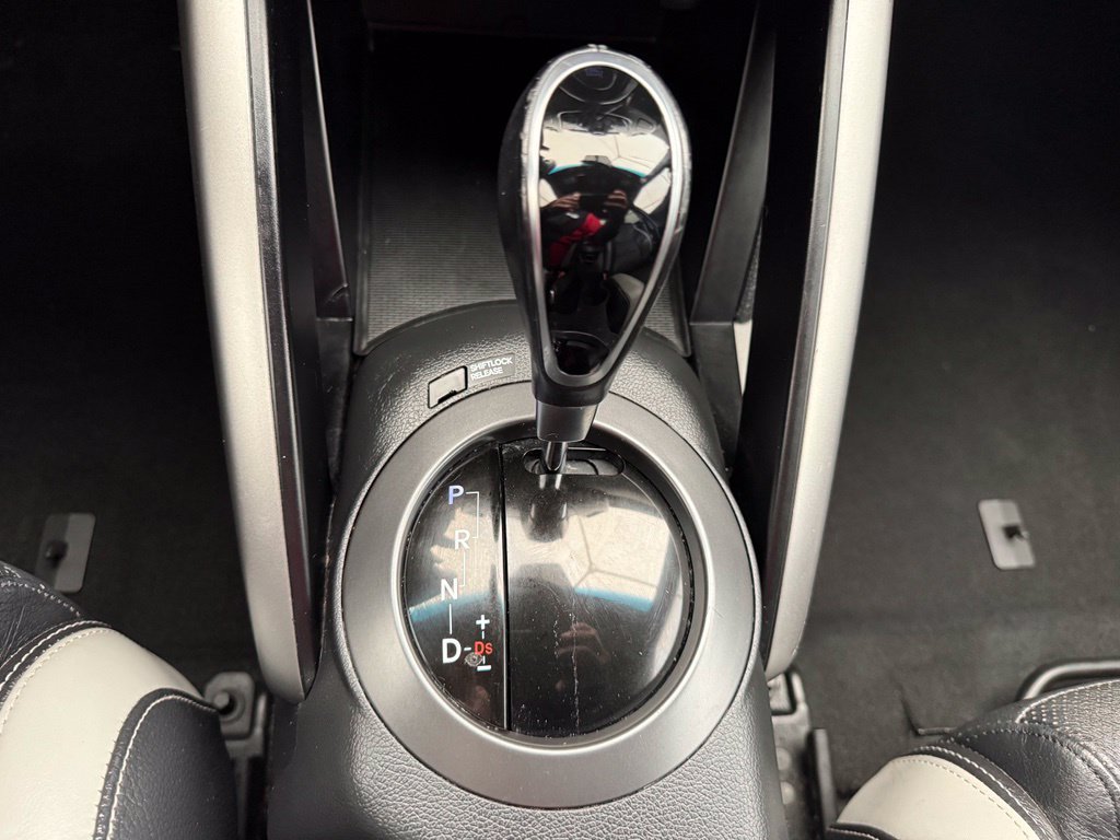 Used 2016 Hyundai Veloster Turbo FWD image 31