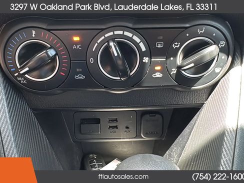 Used 2019 Toyota Yaris LE FWD image 56