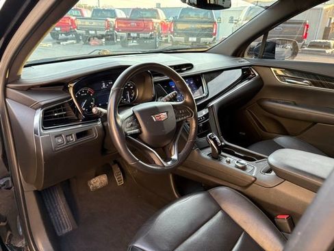 Used 2021 Cadillac XT6 Premium Luxury image 3