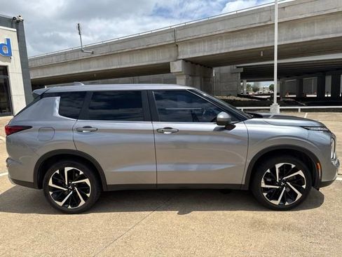 Used 2022 Mitsubishi Outlander SE FWD image 2
