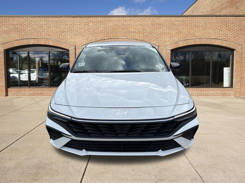Used 2025 Hyundai Elantra SEL FWD image 8