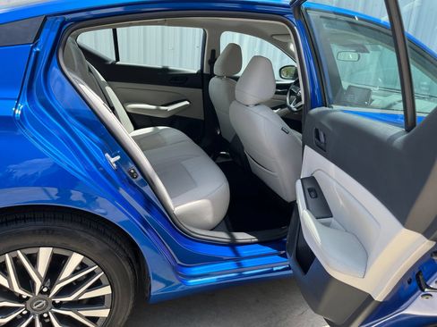Used 2025 Nissan Altima 2.5 SV FWD image 14