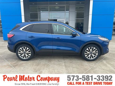 Used 2022 Ford Escape Titanium image 3