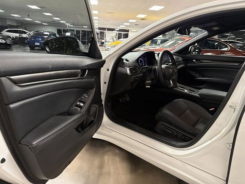 Used 2019 Honda Accord Sport image 17