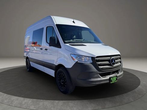 Used 2021 Mercedes-Benz Sprinter 2500 image 3