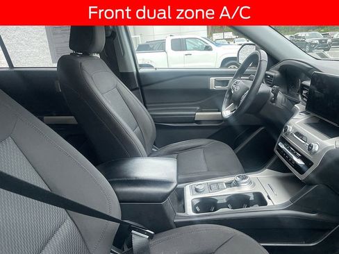 Used 2023 Ford Explorer XLT AWD/4WD image 11