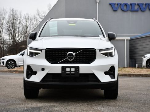 Certified 2025 Volvo XC40 B5 Plus image 2